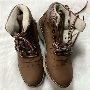 Naitica boots barely worn